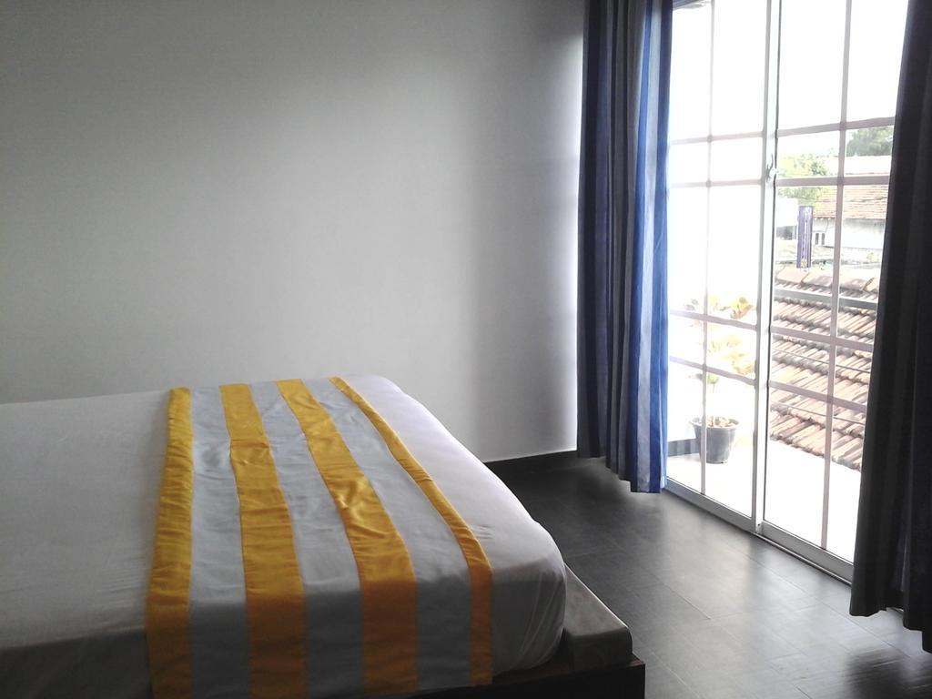 Petit Guest House Negombo Room photo