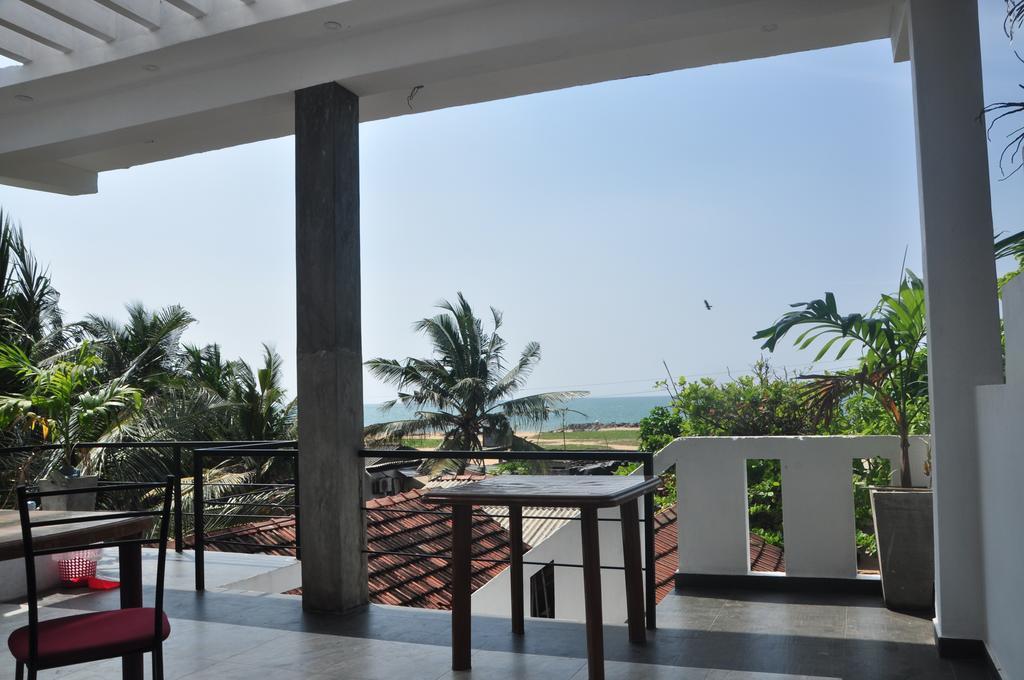 Petit Guest House Negombo Exterior photo