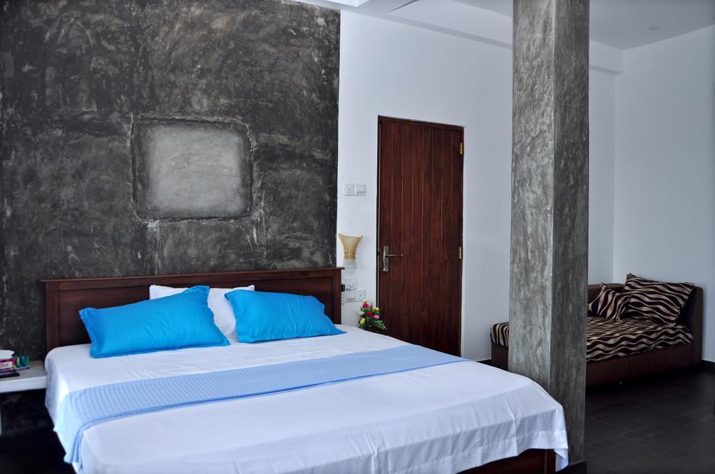 Petit Guest House Negombo Exterior photo