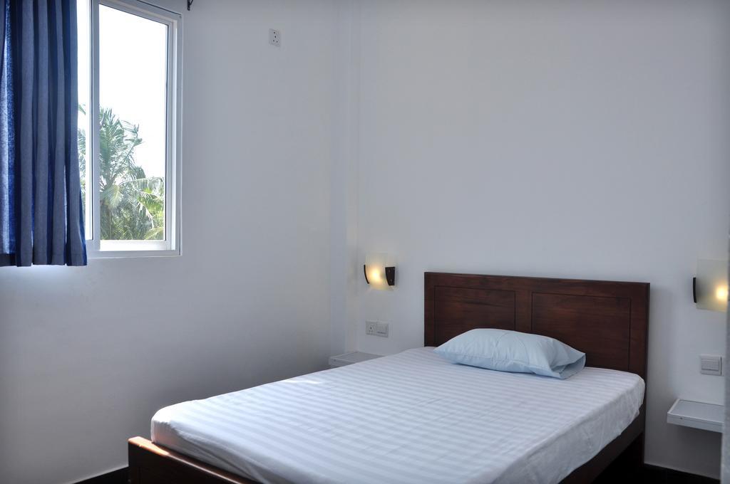 Petit Guest House Negombo Exterior photo