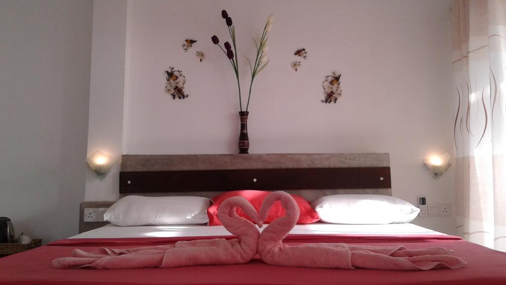 Petit Guest House Negombo Exterior photo