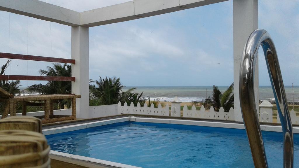 Petit Guest House Negombo Exterior photo