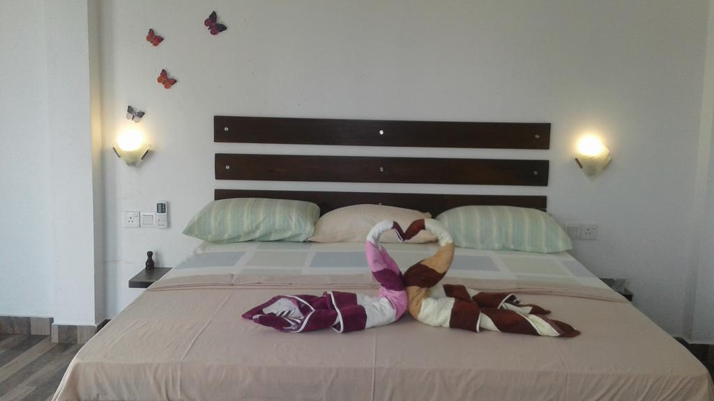 Petit Guest House Negombo Exterior photo
